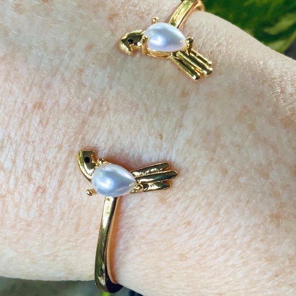 Kate Spade Gold Pearl LOVE BIRD Bracelet⭐️NEW W/TAG Hinge Spring Scene Bird CUFF - Picture 9 of 14
